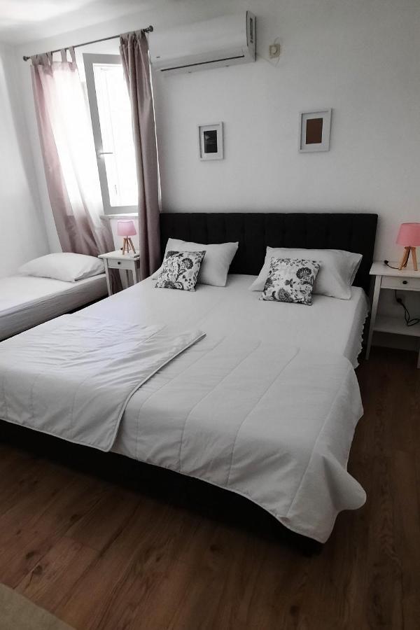 Apartments By The Sea Zuljana, Peljesac - 19080 Bagian luar foto